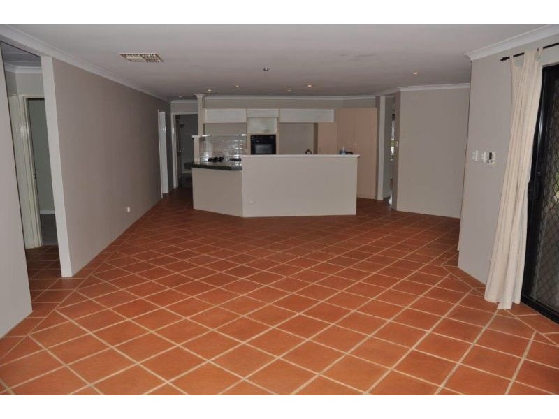 4 Laurelston Heights, Woodvale WA 6026