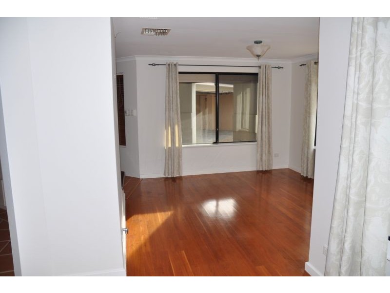 4 Laurelston Heights, Woodvale WA 6026