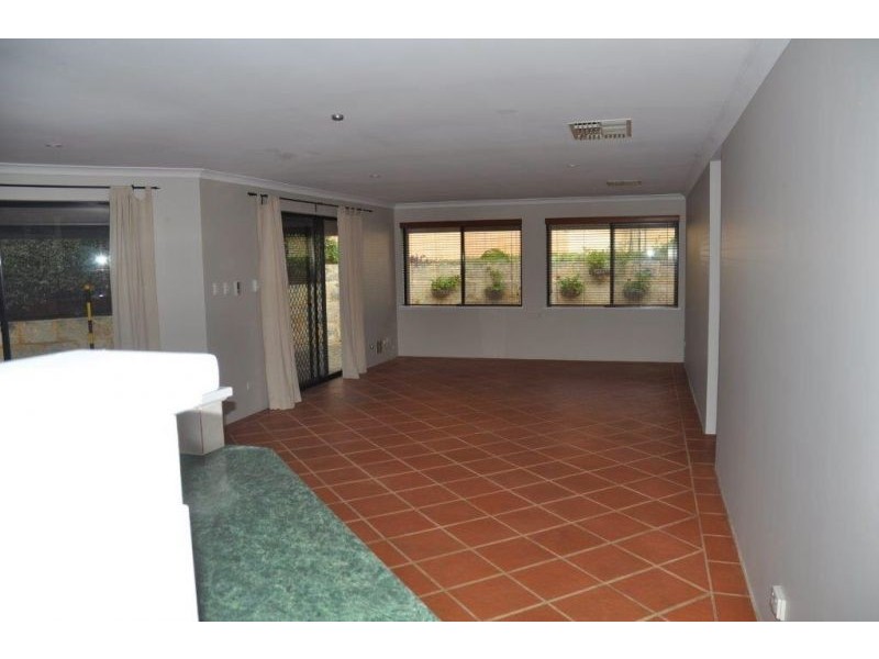 4 Laurelston Heights, Woodvale WA 6026