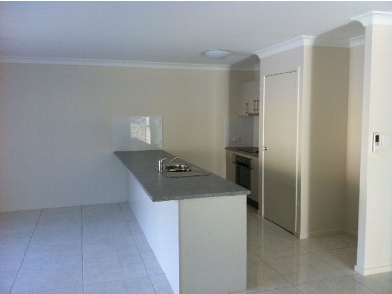 8 Bayrick Street, Pacific Pines QLD 4211