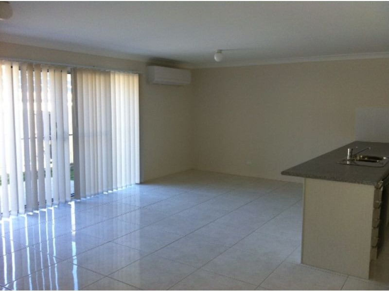 8 Bayrick Street, Pacific Pines QLD 4211