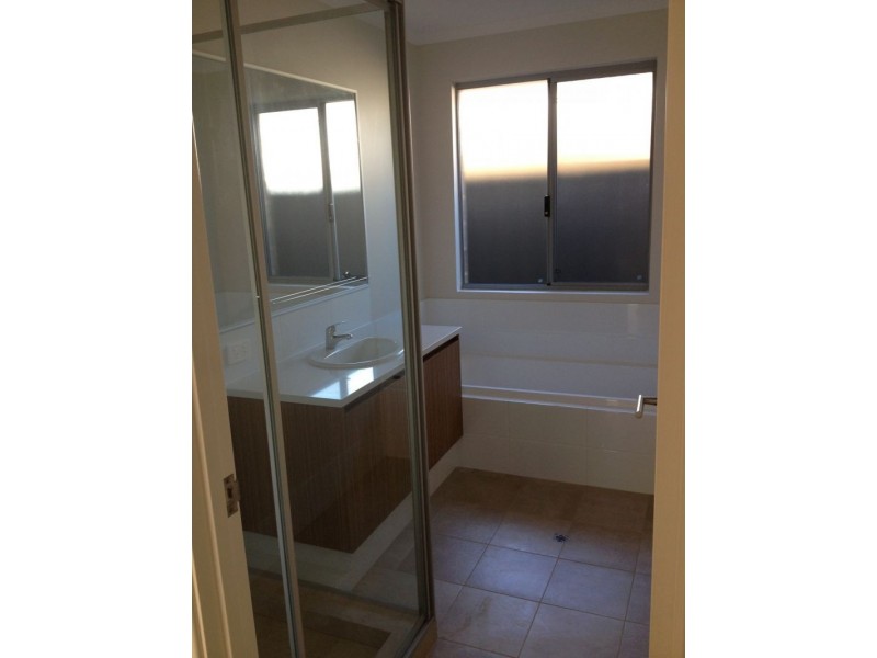 32b Coleman Crescent, Melville WA 6156