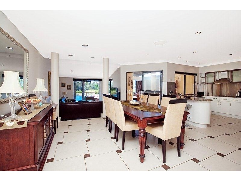 136/125 Santa Cruz Boulevard, Clear Island Waters QLD 4226