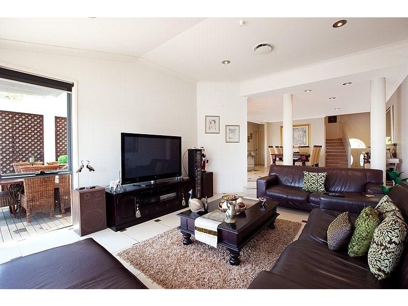 136/125 Santa Cruz Boulevard, Clear Island Waters QLD 4226