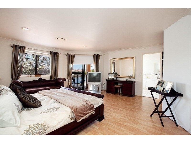 136/125 Santa Cruz Boulevard, Clear Island Waters QLD 4226