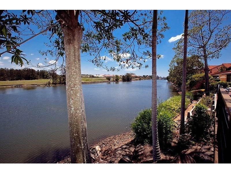 136/125 Santa Cruz Boulevard, Clear Island Waters QLD 4226