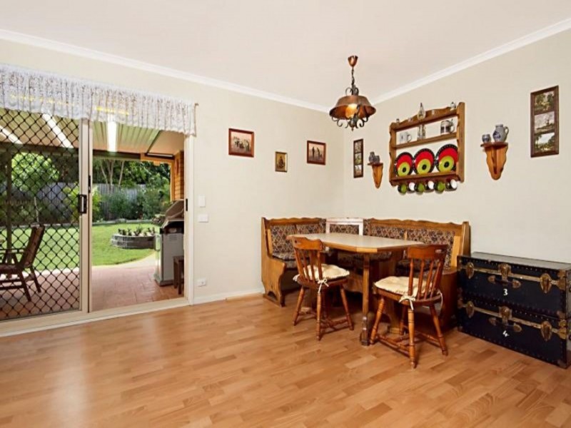 4 Fernhaven Ct, Regents Park QLD 4118