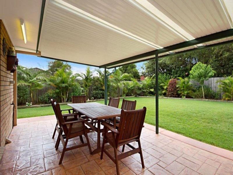 4 Fernhaven Ct, Regents Park QLD 4118