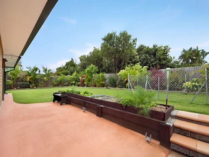 4 Fernhaven Ct, Regents Park QLD 4118