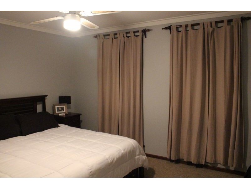 1 Yera Place, Wanneroo WA 6065