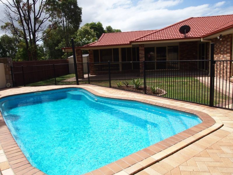 2 Belongil Street, Pacific Pines QLD 4211