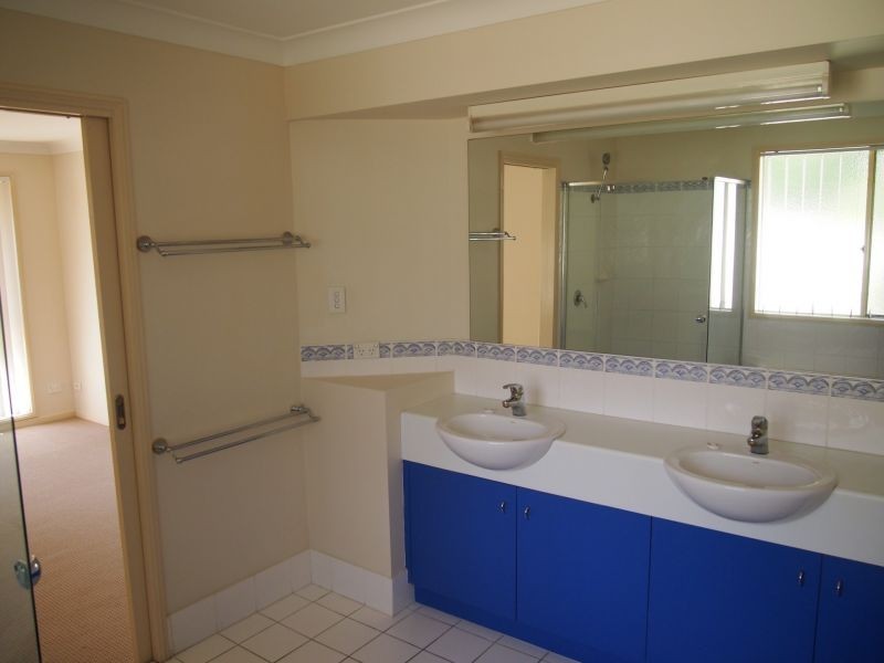 2 Belongil Street, Pacific Pines QLD 4211