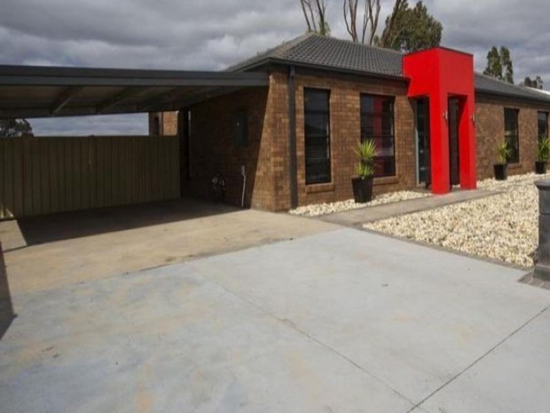 8 Botheras Court, Epsom VIC 3551