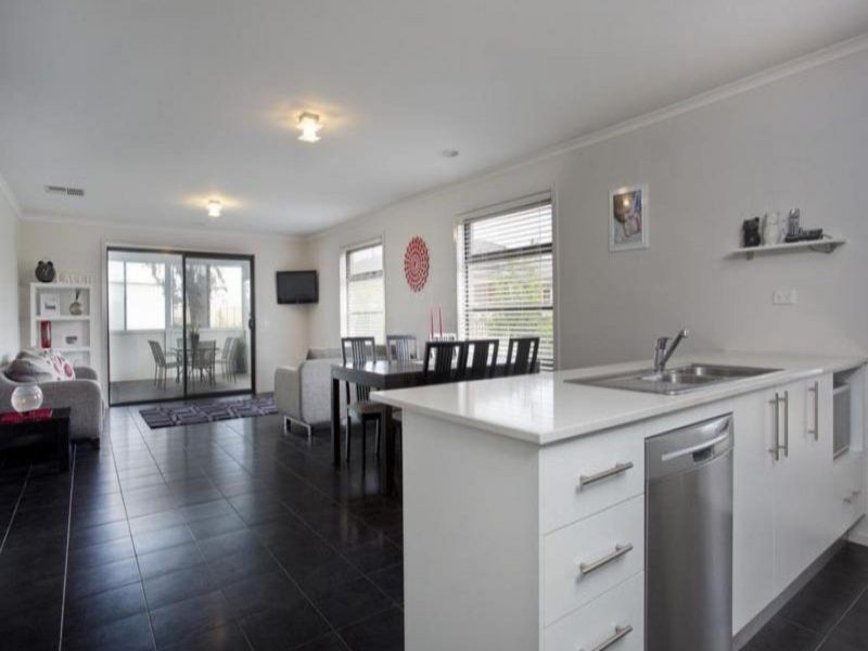 8 Botheras Court, Epsom VIC 3551