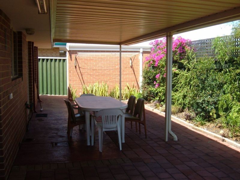 2/61 Scaddan Street, Bassendean WA 6054