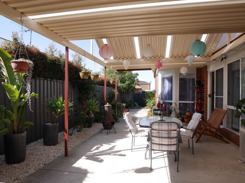 35 Dobell Crescent, Caroline Springs VIC 3023