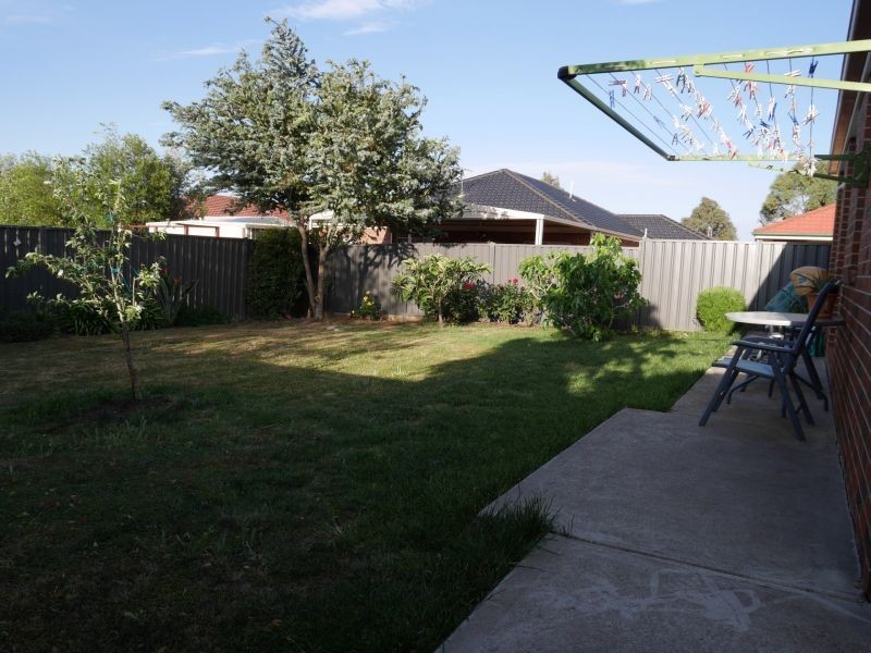 35 Dobell Crescent, Caroline Springs VIC 3023