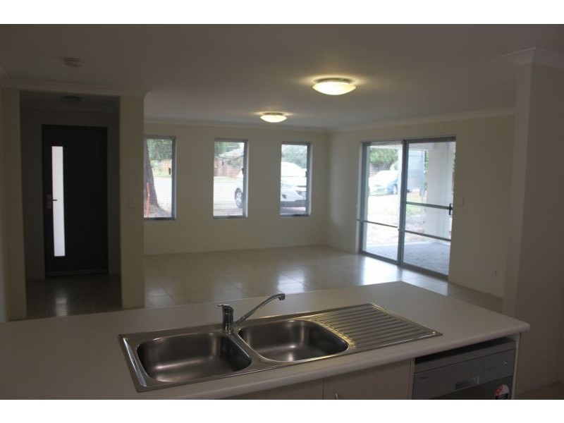 2/37 Morago Crescent, Cloverdale WA 6105