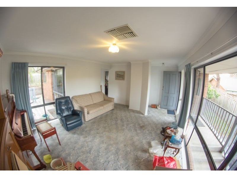 2/13 Adam Crescent, Montmorency VIC 3094