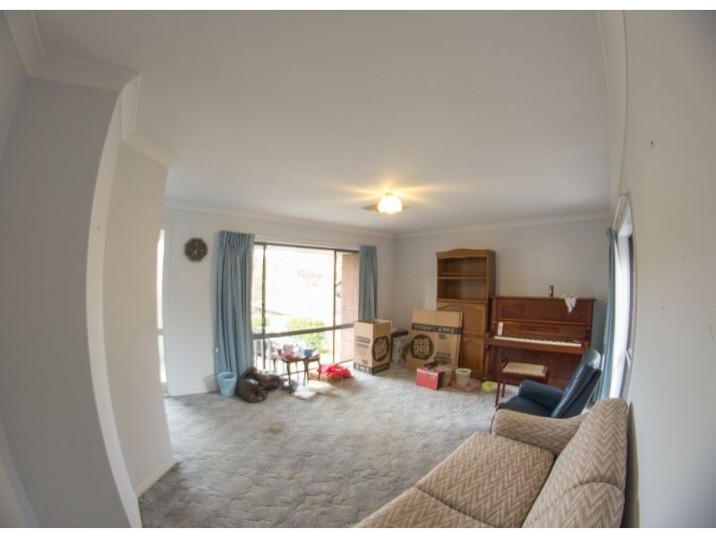 2/13 Adam Crescent, Montmorency VIC 3094