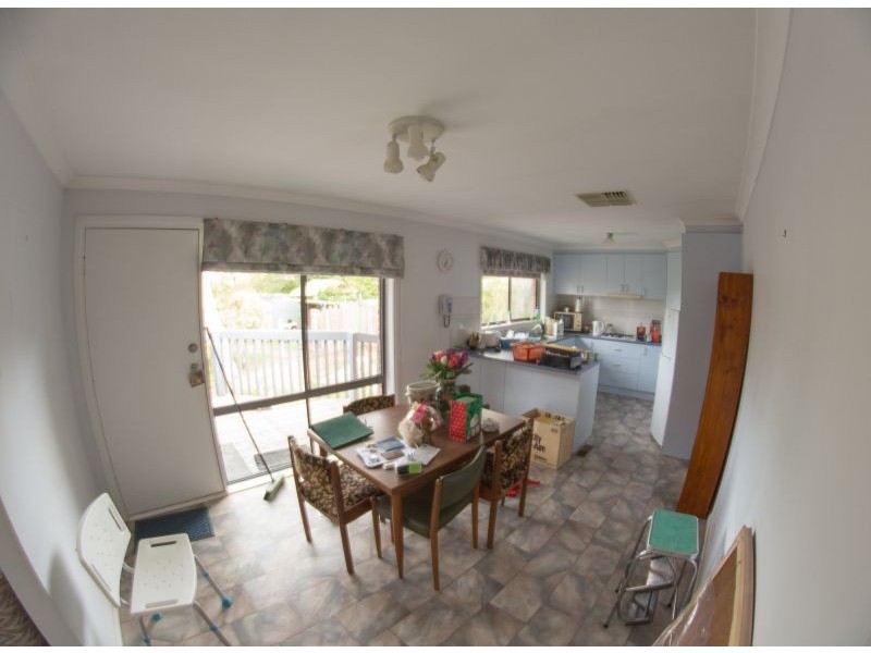 2/13 Adam Crescent, Montmorency VIC 3094