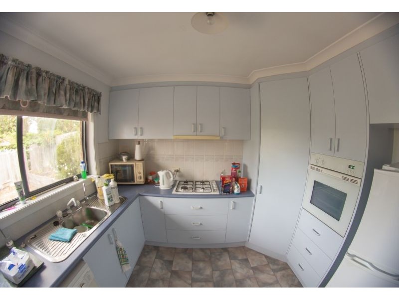 2/13 Adam Crescent, Montmorency VIC 3094