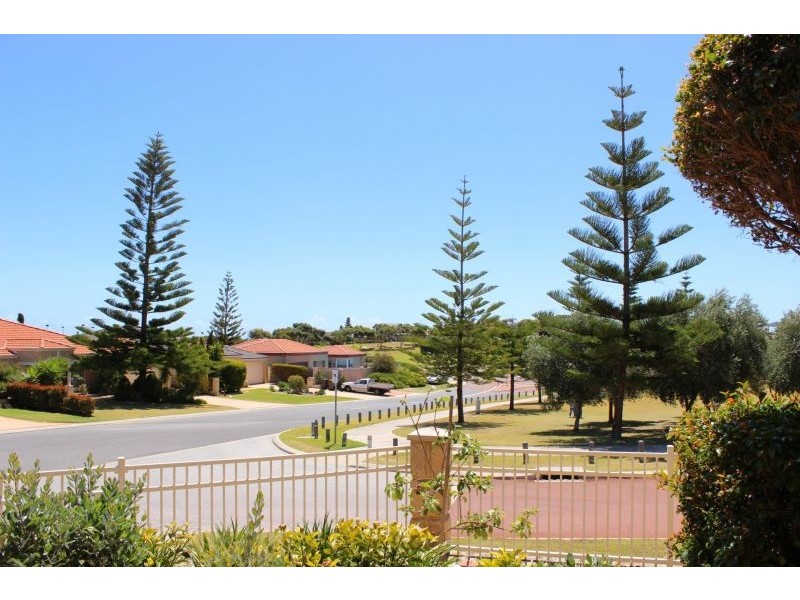 2 Halmstad Circle, Mindarie WA 6030