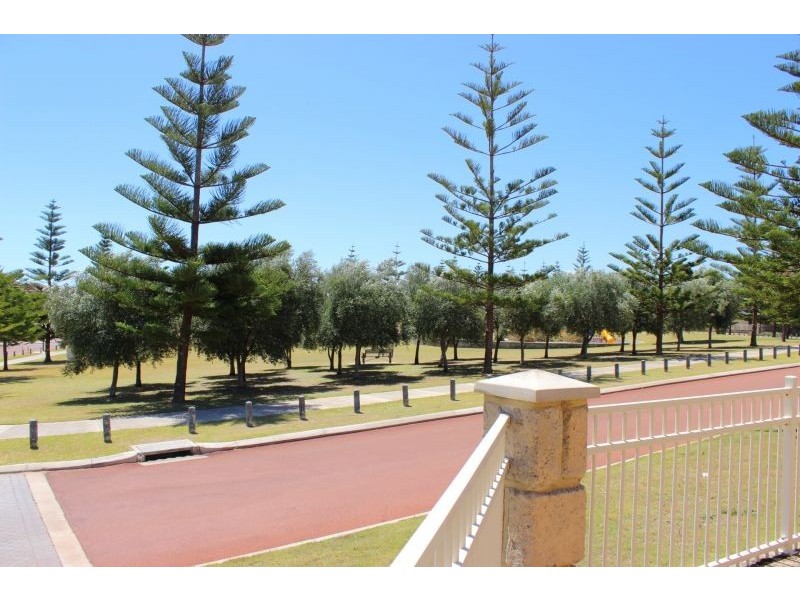 2 Halmstad Circle, Mindarie WA 6030