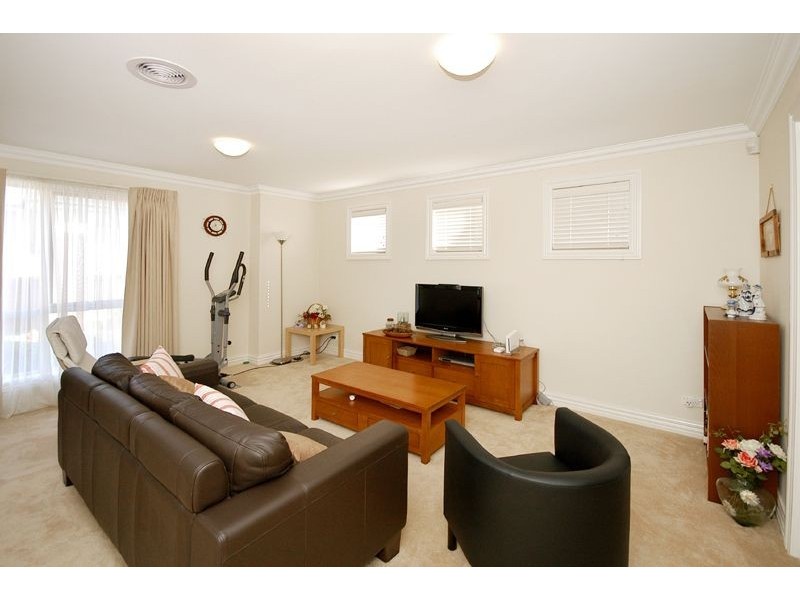 2/95 George Street, Doncaster East VIC 3109