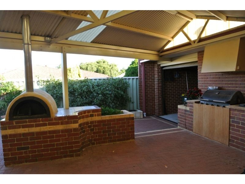 9 Diploma Rise, Marangaroo WA 6064