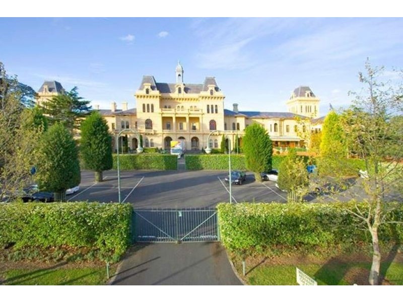 90 Wiltshire Drive, Kew VIC 3101