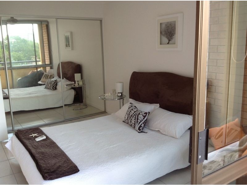 9 / 235 Main Street, Kangaroo Point QLD 4169