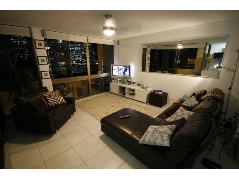 9 / 235 Main Street, Kangaroo Point QLD 4169