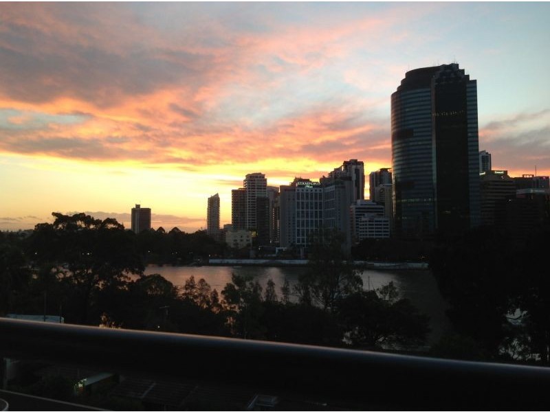 9 / 235 Main Street, Kangaroo Point QLD 4169