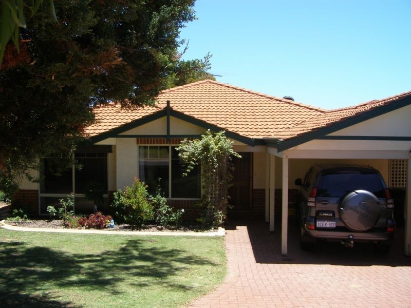 2 Greenock Gardens, Kinross WA 6028