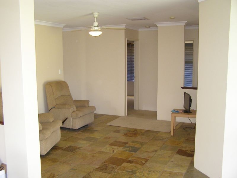 2 Greenock Gardens, Kinross WA 6028