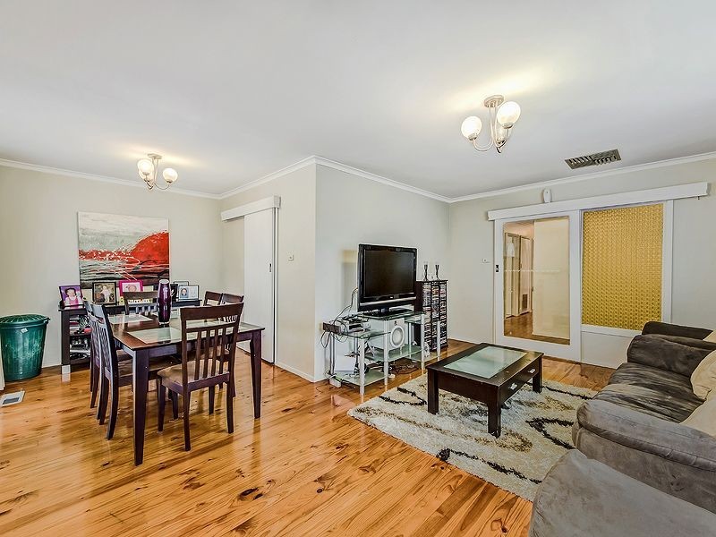 53 Woodstock Drive, Gladstone Park VIC 3043