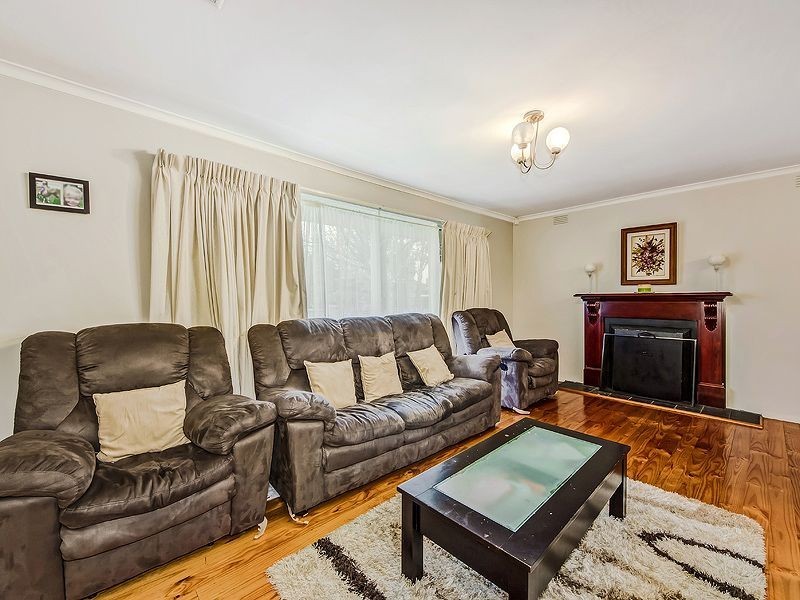 53 Woodstock Drive, Gladstone Park VIC 3043