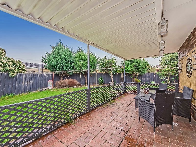 53 Woodstock Drive, Gladstone Park VIC 3043