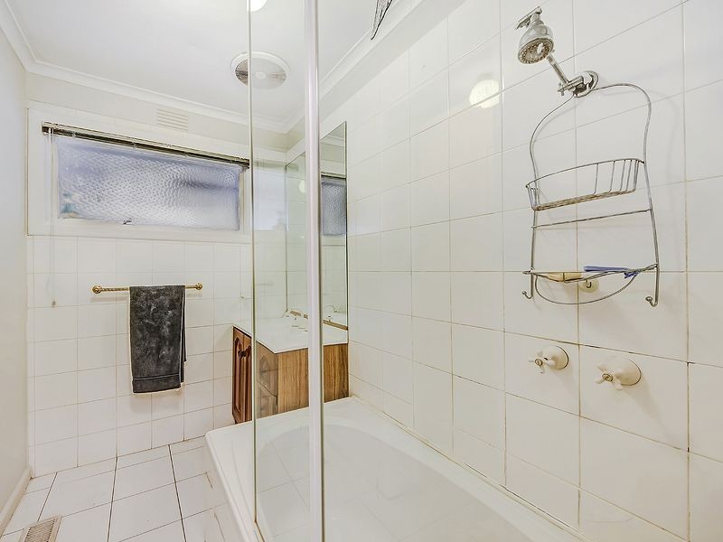 53 Woodstock Drive, Gladstone Park VIC 3043