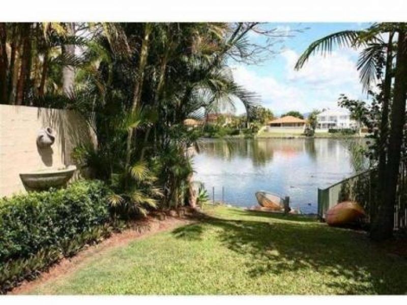 86 Santa Cruz Boulevard, Clear Island Waters QLD 4226