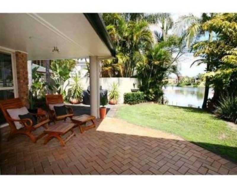 86 Santa Cruz Boulevard, Clear Island Waters QLD 4226