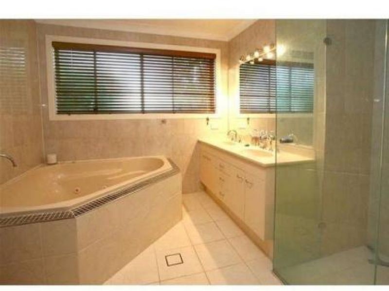 86 Santa Cruz Boulevard, Clear Island Waters QLD 4226