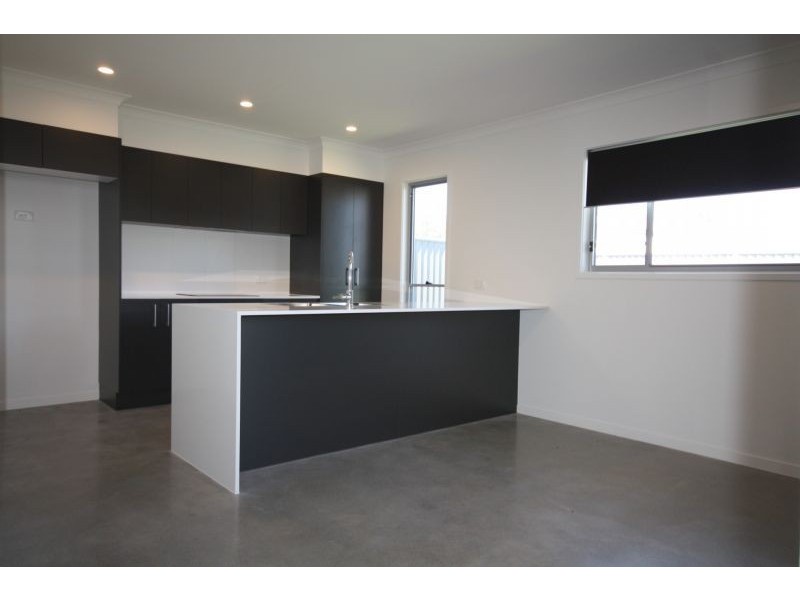 7 Haslewood Cres, Meridan Plains QLD 4551