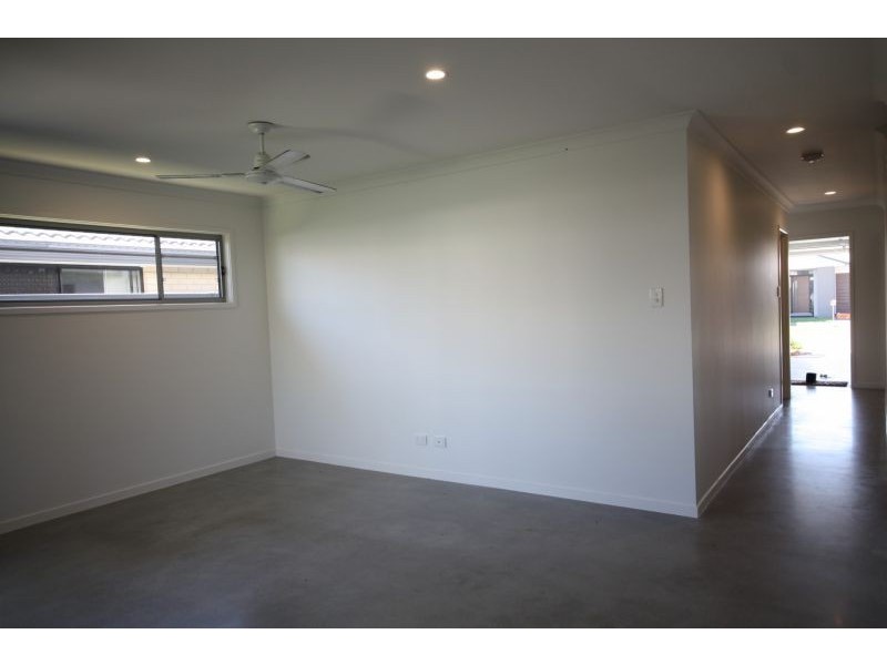 7 Haslewood Cres, Meridan Plains QLD 4551