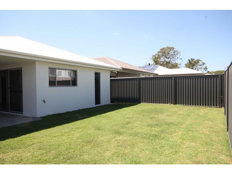 7 Haslewood Cres, Meridan Plains QLD 4551