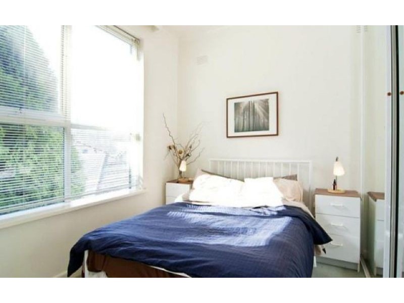 14/8 Charnwood Grove, St Kilda VIC 3182