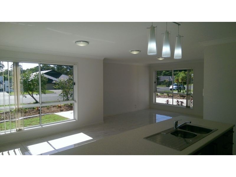 21b Wunburra Circle, Pacific Pines QLD 4211