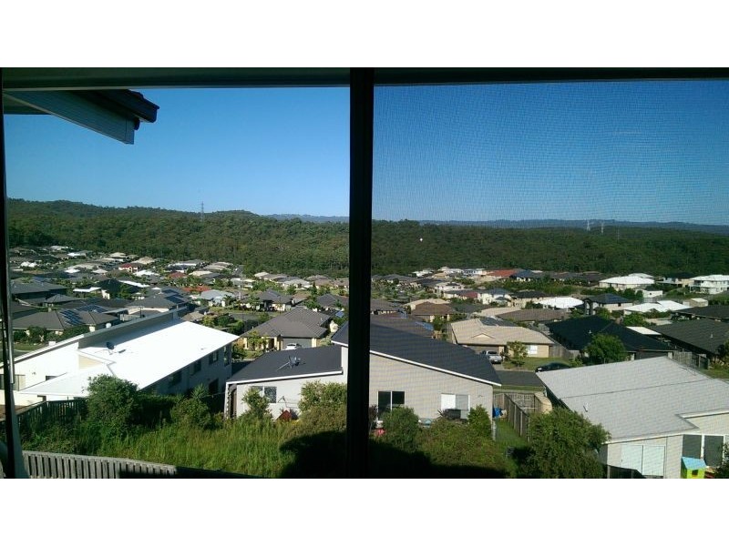 21b Wunburra Circle, Pacific Pines QLD 4211