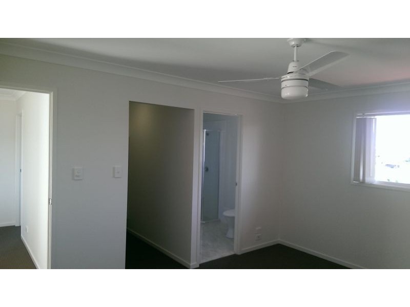 21b Wunburra Circle, Pacific Pines QLD 4211
